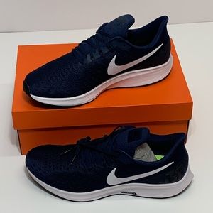 NWT Nike Men’s Navy athletic shoe